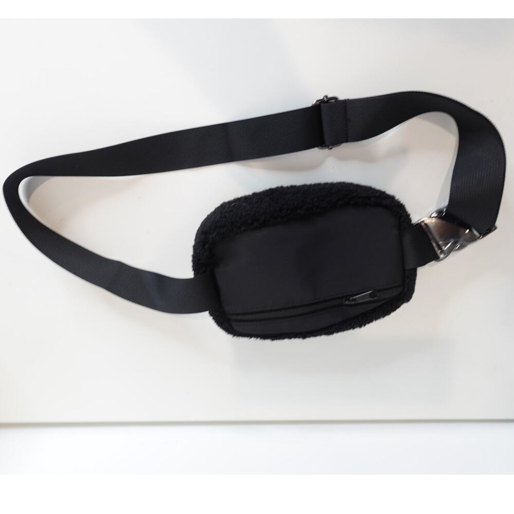 Black Sherpa Belt Bag NWOT / FannyPack / Waist Belt